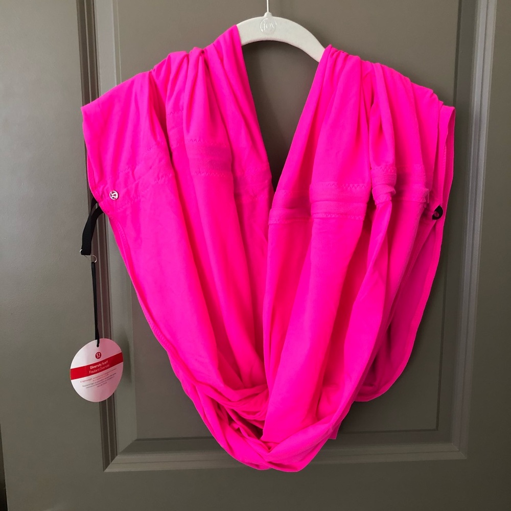 Lululemon diversity scarf - raspberry glow